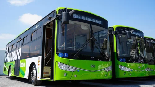 Entregan 20 camiones nuevos para servicio de ruta 38