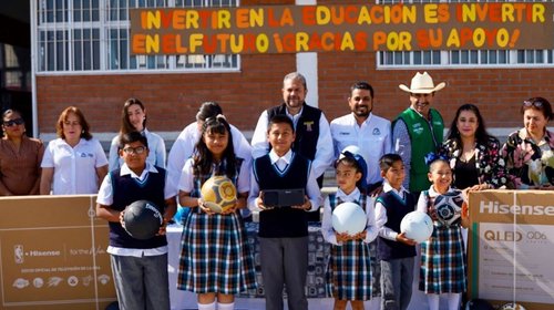 Entregan equipamiento tecnológico a primaria en Ramos Arizpe