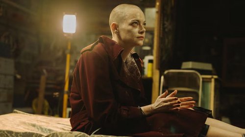 'Bugonia' llega a los cines con Emma Stone al frente