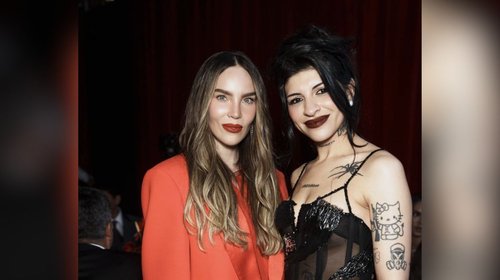 Belinda y Cazzu se encuentran en gala de GQ México