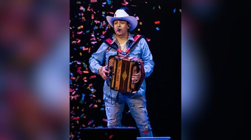 Cornelio Vega Jr. conquista la Arena Monterrey con lleno total