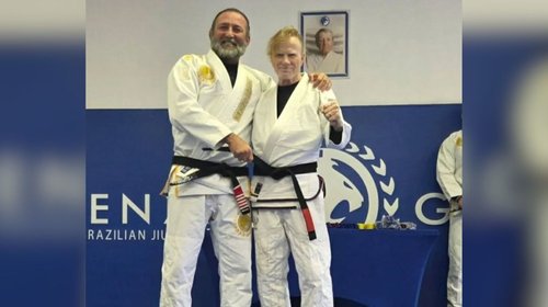 Dave Mustaine obtiene cinturón negro en jiu-jitsu a sus 63 años