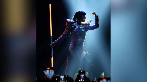 Katy Perry aterriza en Monterrey con show de otro planeta