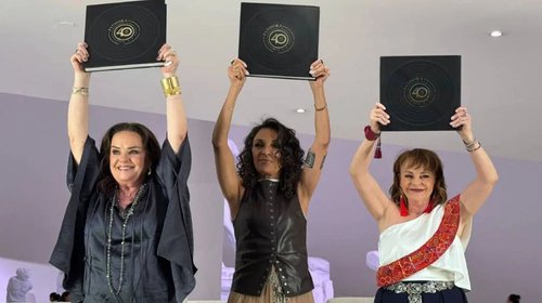 Pandora celebra sus 40 años con libro y emotiva presentación