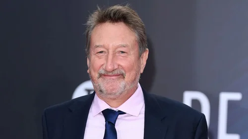 Steven Knight escribirá el guion de la nueva cinta de James Bond