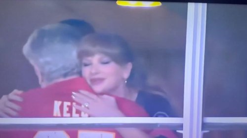 Taylor Swift reaparece en la NFL y saluda al papá de Travis Kelce