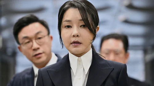 Ordenan arresto de la esposa del expresidente Yoon Suk Yeol