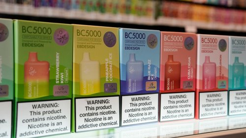 EUA decomisa miles de vapeadores, pero muchos siguen a la venta