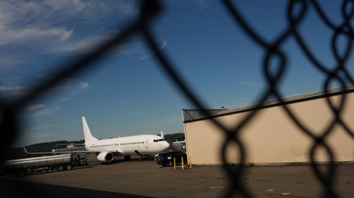 Llegan 259 migrantes venezolanos en vuelo desde EUA