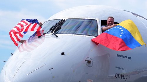 Reanudan vuelos directos entre EUA y Venezuela tras siete años