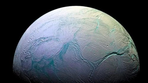 Científicos descubren compuestos orgánicos en una luna de Saturno