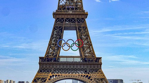 Evacúan la Torre Eiffel a horas de la clausura de olímpicos