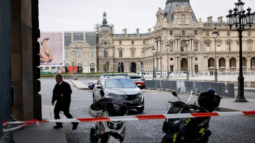 Francia: Evacúan Museo del Louvre y Palacio de Versalles