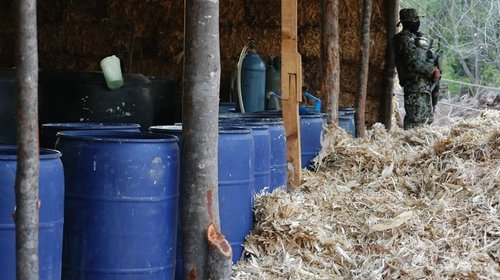 Aseguran 54 mil litros de químicos en puerto de Manzanillo