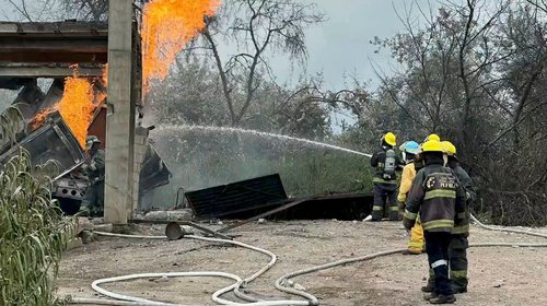 Explotan autotanques de gas en Puebla; evacuan a 2 mil personas