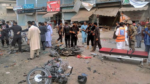 Explota bomba oculta en moto en Pakistán; hay 5 muertos