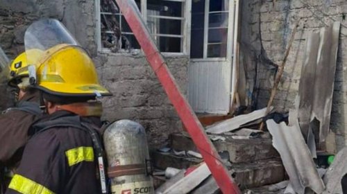 Explota vivienda que almacenaba pirotecnia ilegal en Querétaro