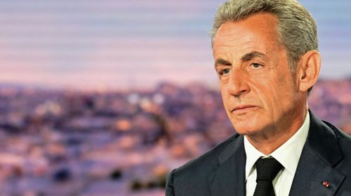 Condenan a expresidente de Francia a cinco años de cárcel