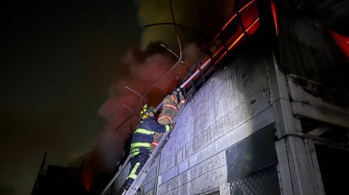 Queda completamente extinguido incendio en bodega de CDMX