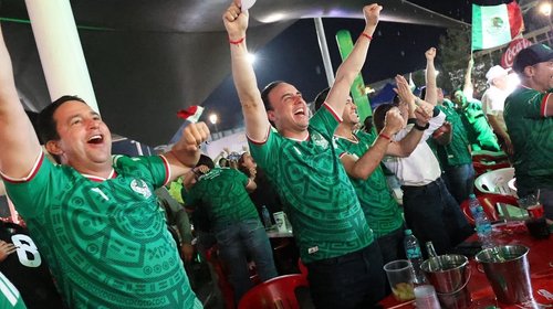 Saltillo celebra con euforia la victoria de México