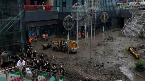 Fallecidos en inundaciones de Beijing suben a 33