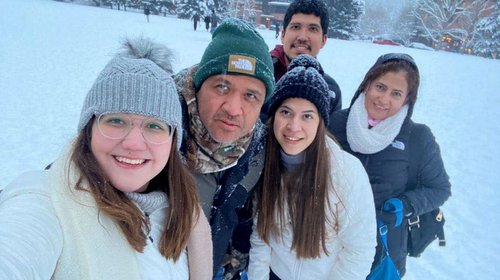 Cremarán restos de familia regia que murió en el Everest