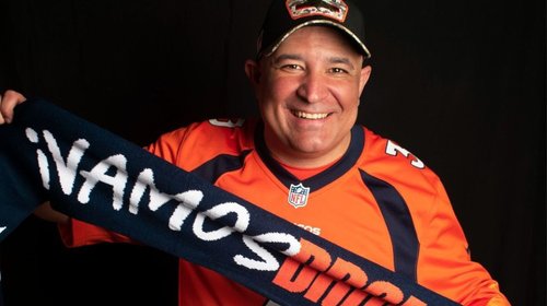 Aficionado regio es Fan Internacional del 2023 de los Broncos