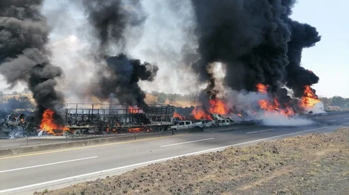 Fatal carambola en autopista de Jalisco suma cinco muertos