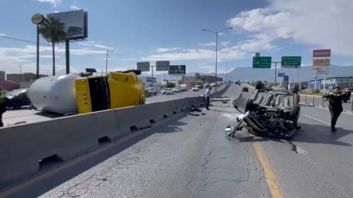 Choque entre pipa de gas y vehículo provoca caos vial