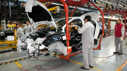 Automotrices 'ajustan' planes ante aranceles de EUA