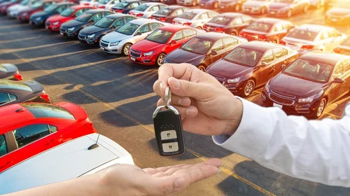 Inflación ‘ya le pega’ a ventas de autos y caen durante julio