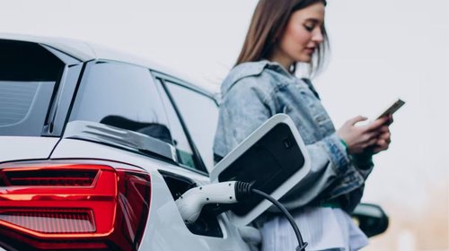 ‘Aceleran’ mexicanos en la compra de autos eléctricos