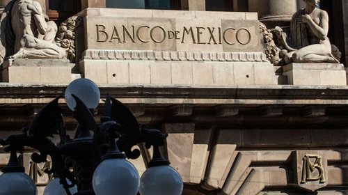 Banxico frena recortes a tasa de interés y la deja en 7%