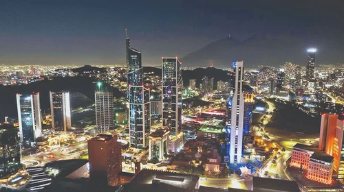 Se desploma mercado de oficinas en Nuevo León