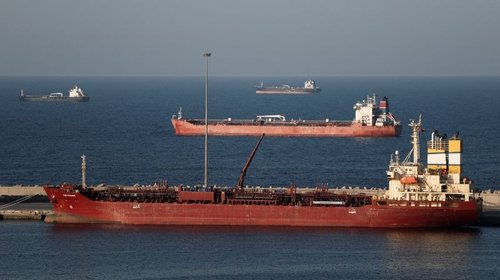 Petrolero cruza Ormuz pese a tensión y anuncios de bloqueo