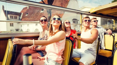 Turistas de EUA y Canadá 'invaden' México; llegada crece 7%