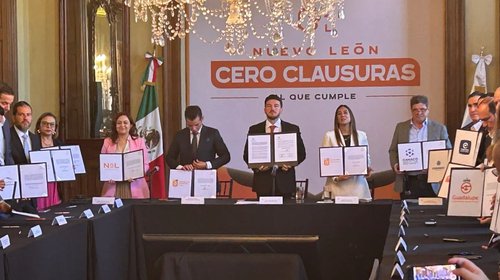 Firma Samuel García acuerdo 'Nuevo León Cumple Cero Clausuras'