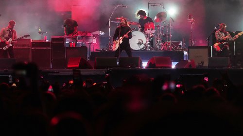 Lleva Foo Fighters su show a un modesto local de Nueva York