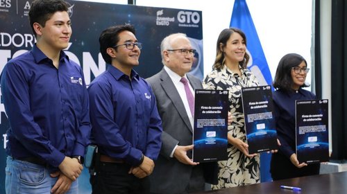 Formalizan envío de cinco jóvenes mexicanos a la NASA