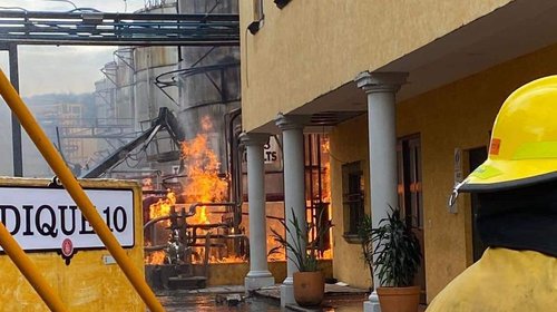 Explota fábrica tequilera José Cuervo; hay cinco muertos 