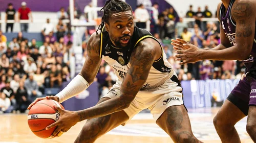Fuerza Regia se pone adelante en la final de zona