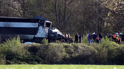 Muere maquinista tras choque de tren con camión en Francia