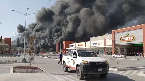 Se incendia corralón en El Carmen; evacuan empresas 