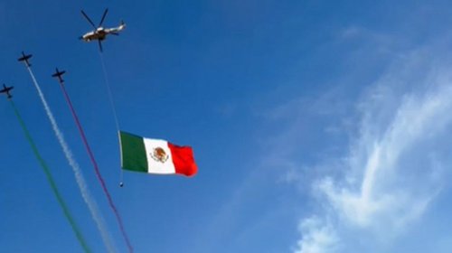  Fuerza Aérea se luce en el cielo en México vs Corea del Sur