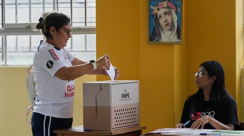 Fujimori y López Aliaga lideran elección presidencial en Perú