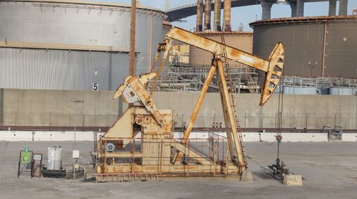 Salida de EAU de OPEP podría bajar precio de gasolina: Trump