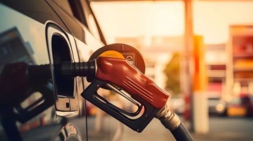 Precio de gasolina alcanza récord impulsado por bloqueo en Ormuz