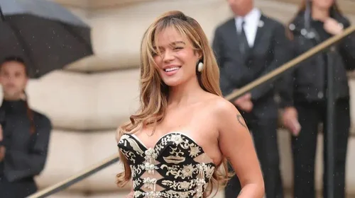 Karol G deslumbra en París, pero la ignoran en redes