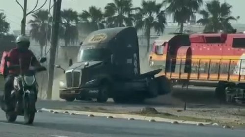 Tren embiste tráiler en avenida Parque Industrial, en Apodaca