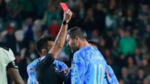 André-Pierre Gignac es expulsado por primera vez en su carrera